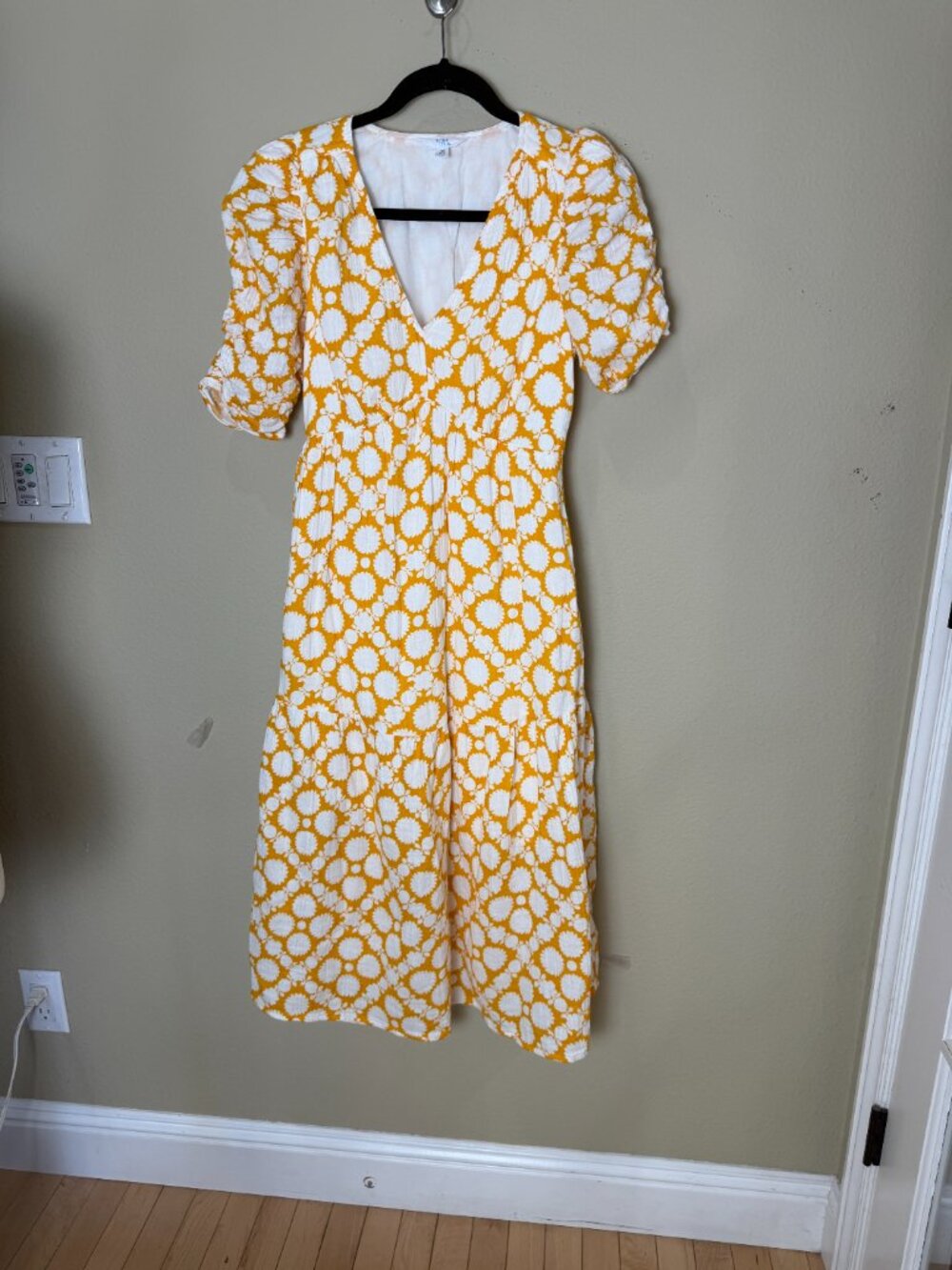 Time and Tru Women's Cotton Tiered Midi Dress in yellow and white Size XS 0-2